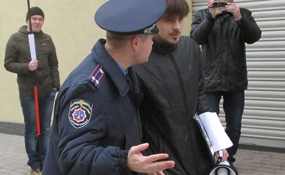 Милиция задержала Неганова на пикете у дома, где якобы проживает Яцуба