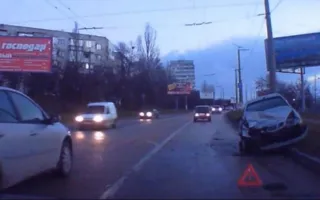 «Lanos» выбросило с дороги от лобового столкновения на Хрусталёва
