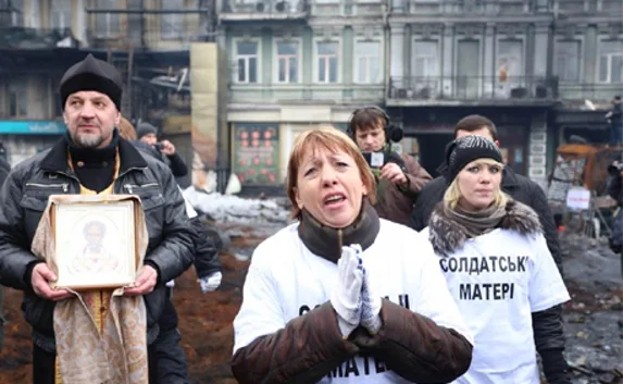 Нина Прудникова рассказала, почему пришла на Грушевского в футболке «Солдатские матери»