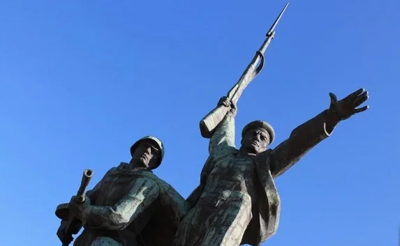 Владельцев земли на мысе Хрустальный привлекут к реставрации памятника Солдату и Матросу?