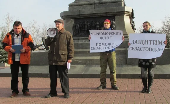 Севастопольцы обратились к Черноморскому флоту РФ с просьбой установить на въезде в город блокпосты