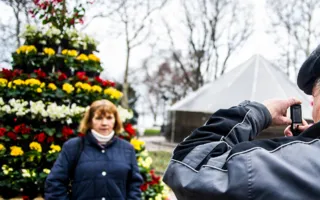 Цветочная выставка в последний зимний месяц подарила городу весну