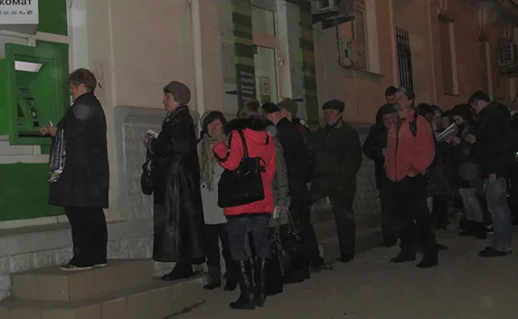 Паника и очереди у банкоматов вызваны человеческим фактором