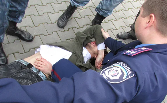 Активист «Евромайдана» Неганов был избит разъярёнными митингующими на площади Нахимова
