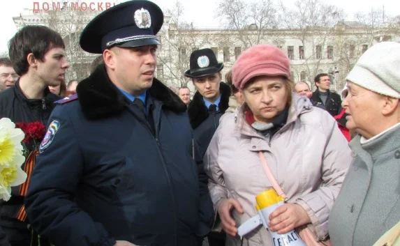 Более тысячи севастопольцев попросили Черноморский флот выставить блокпосты морского десанта на въезде в город
