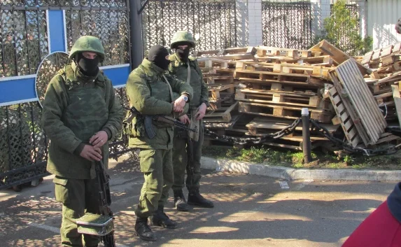 «Самооборонцы» разбаррикадировали ворота штаба ВМСУ, но никого туда не пускают