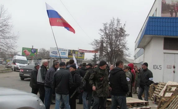 «Самооборона»: подозрительные группы лиц стали заселяться в Севастополь 