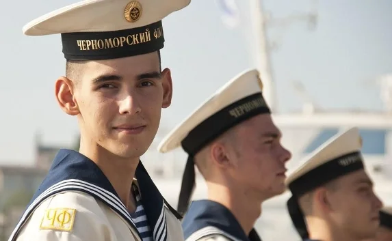 Моряки-черноморцы патрулируют улицы вместе с милицией