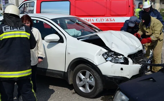 При столкновении иномарки и ВАЗа пострадали люди