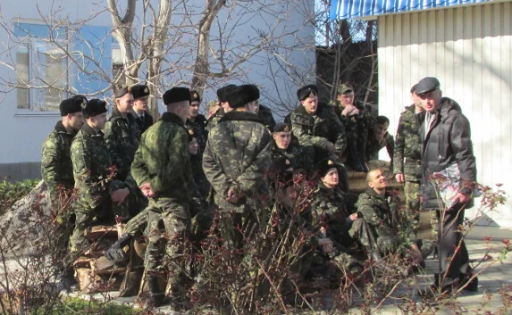 Турчинов демобилизовал крымчан и севастопольцев
