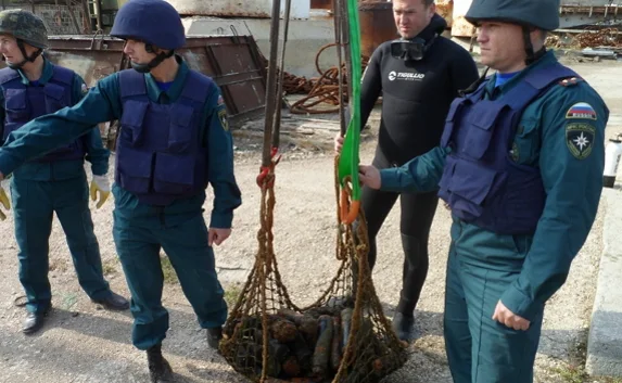 Со дна Южной бухты подняли 145 артиллерийских снарядов