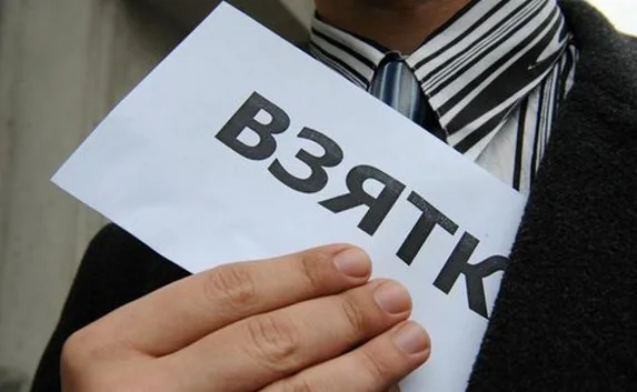ФСБ Крыма задержала помощника прокурора за взятку