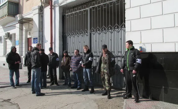 В Севастополе наградили самооборонцев