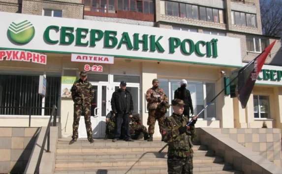 «Правый сектор» потребовал закрыть российские банки в Луцке