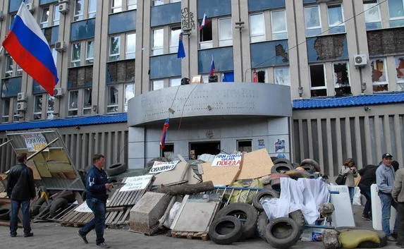 Киев готов отдать приказ стрелять по занявшим здание СБУ в Луганске