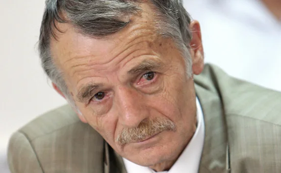 Джемилев: ФСБ определяет радикальность прихожан крымских мечетей по бороде