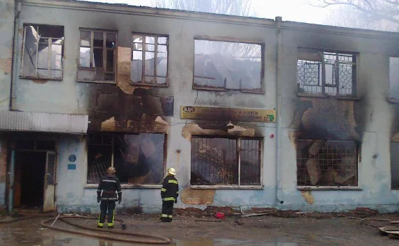 Районный суд Мариуполя подожгли «коктейлями Молотова»