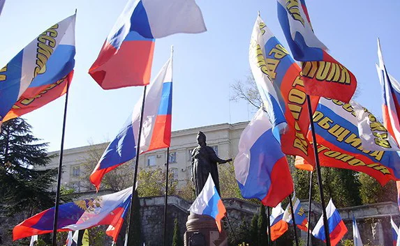 Вежливый полицейский «просил» прекратить митинг против коррупции