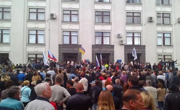В Луганске захватили облгосадминистрацию
