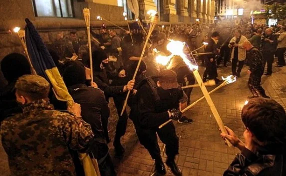 Самооборона «Майдана» пикетом требовала уволить своего обидчика