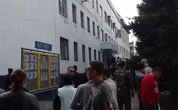 В Красноармейске штурмом взяли горотдел, в Горловке — прокуратуру