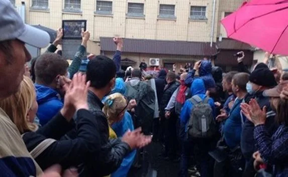 В Одессе продолжается массовый митинг