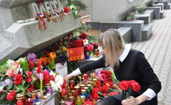 Севастопольцы зажгли свечи в память о погибших одесситах