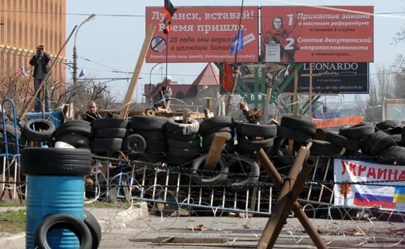 Луганск: в центре города снова стреляют