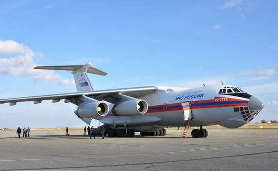 Cамолёт МЧС России доставил подарки ветеранам Крыма