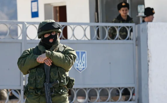 На Донбассе федералисты окружили Нацгвардию и требуют сдать оружие