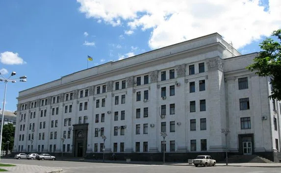 Луганский облсовет передал власть народу
