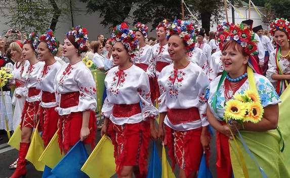 В Киеве на «Параде вышиванок» призвали «вешать москалей»