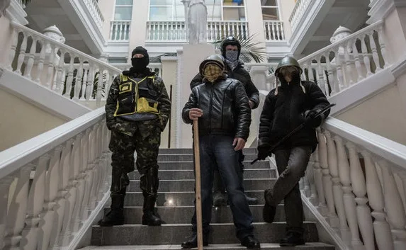 Вооружённые люди заняли здание Донецкой железной дороги