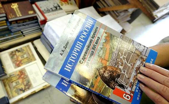 В России спешат заменить учебники в Крыму, особенно по истории
