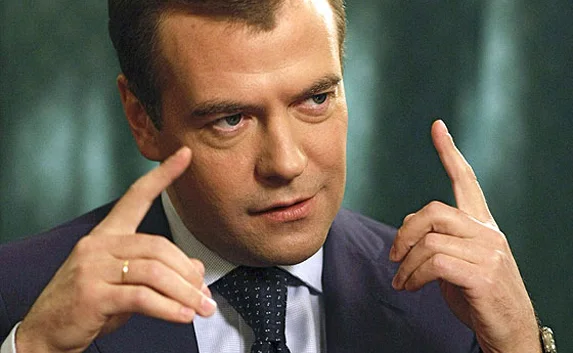 Медведев предложил свою версию происхождения Интернета