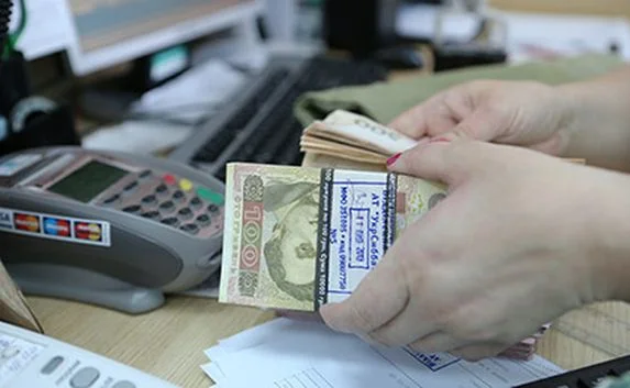 Банк России получил право покупать и продавать гривну