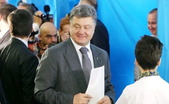 Порошенко лидирует на выборах после обработки 15,85% протоколов