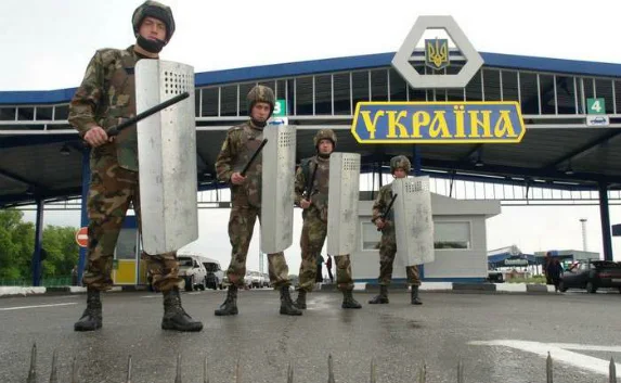 Автоколонна из России прорвалась на Донбасс