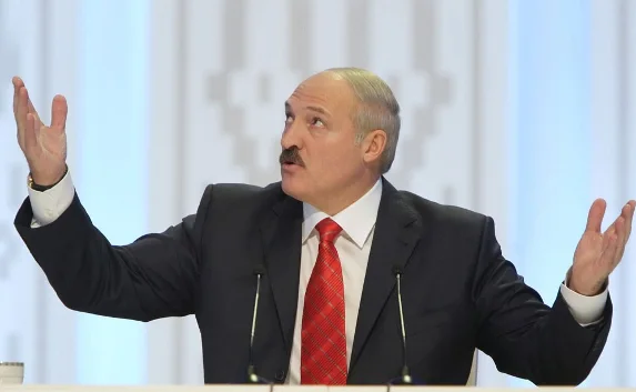 Лукашенко поздравил Порошенко 