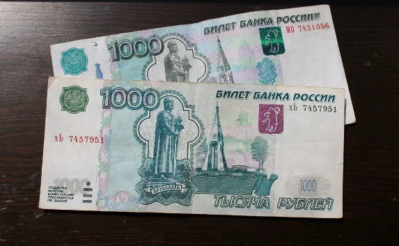Севастопольцы принимают старые рубли за фальшивые