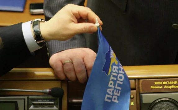 Партию регионов покинули 20 нардепов