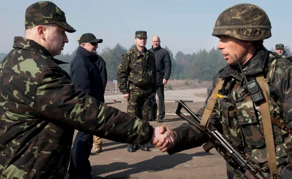 Киев хочет ввести военное положение на Донбассе