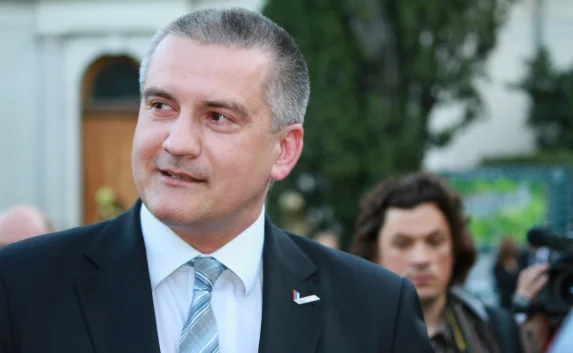Аксёнов стал вторым губернатором-блогером России