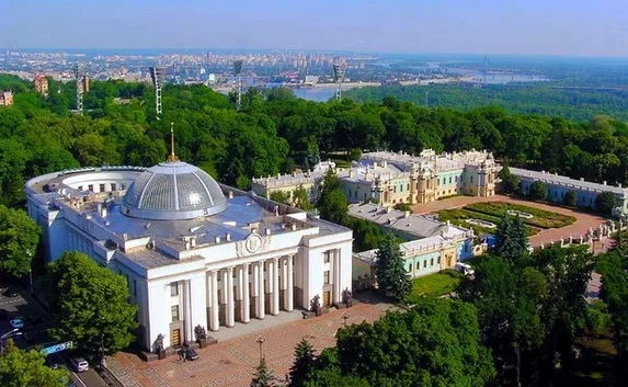 Под зданием ВР митинговали беженцы с юго-востока Украины