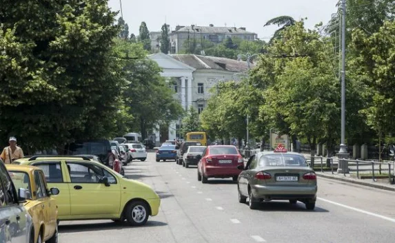 В Севастополе уберут рекламу над проезжей частью