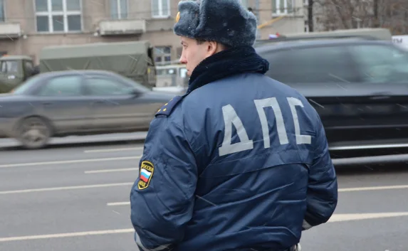 В Подмосковье водитель искусал автоинспекторов