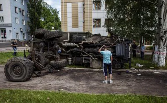 В Горловке перевернулся КамАЗ с ополченцами