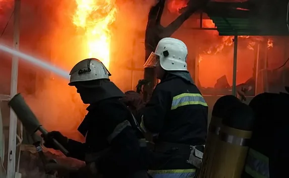 На патронном заводе в Луганске начался пожар