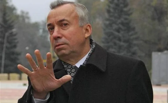 Мэр Донецка просит жителей района аэропорта не покидать дома