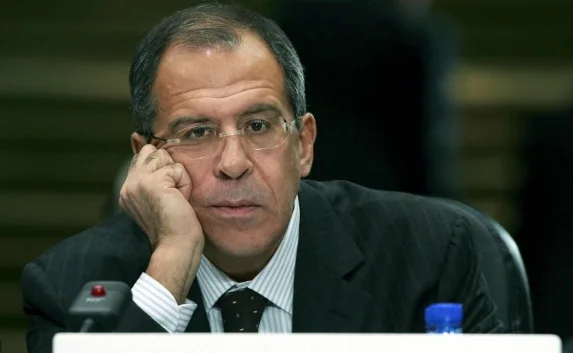 Лавров: Вводить миротворческие войска в Украину рано